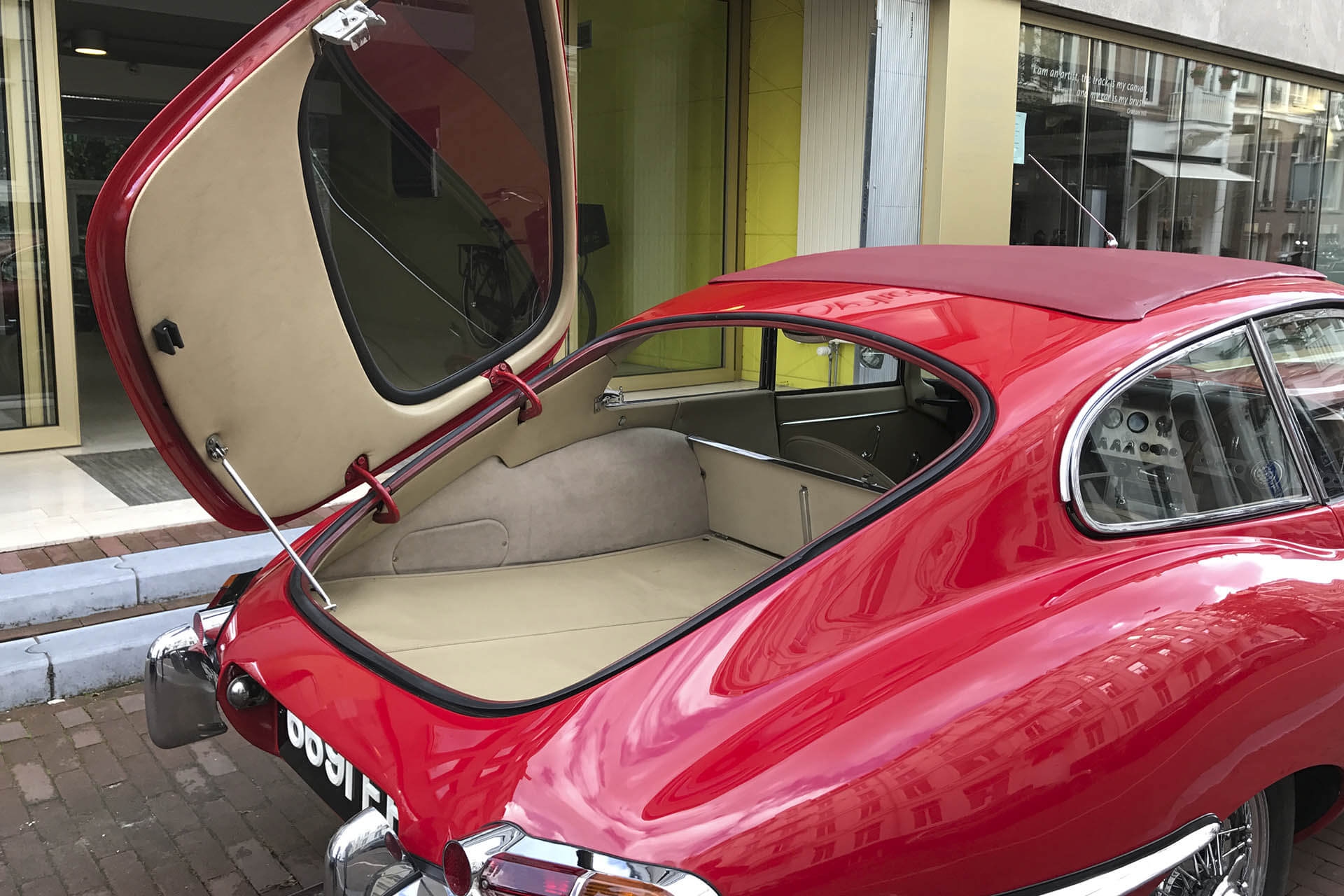 Real Art On Wheels | 1962 Jaguar E-Type FHC 3.8 Series I