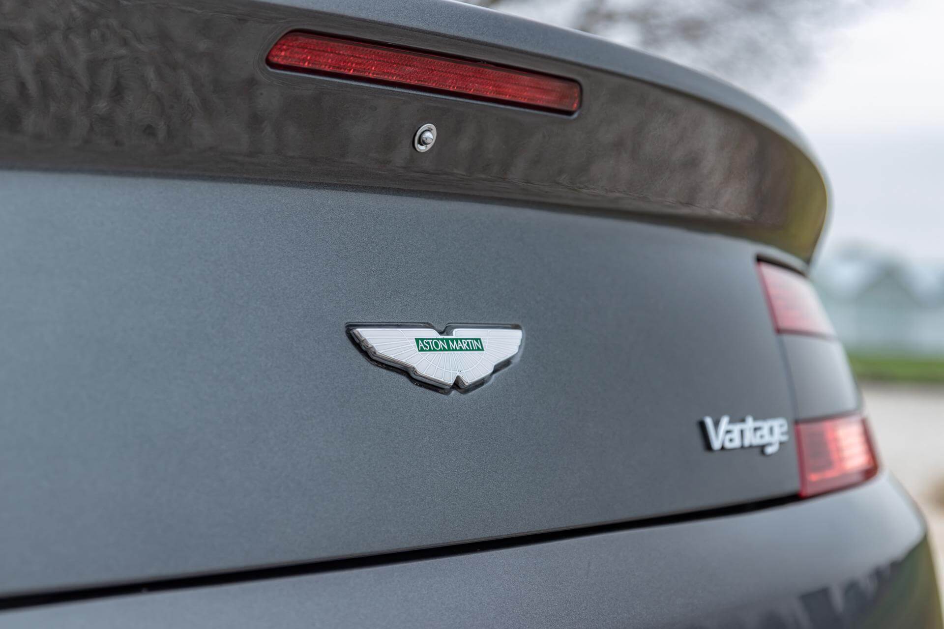 Real Art on Wheels | Aston Martin V8 Vantage