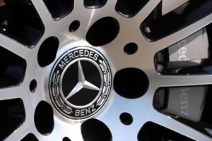 Real Art on Wheels | Mercedes-Benz SL 400