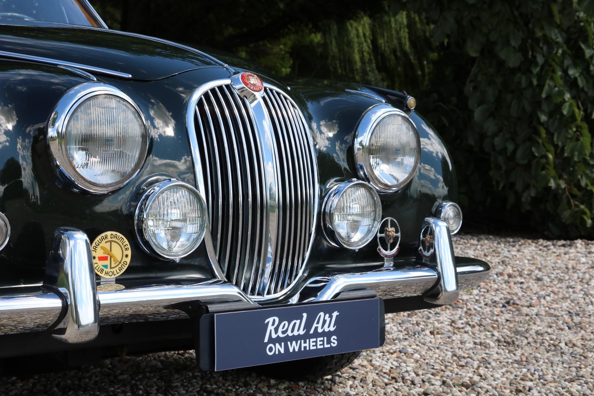Real Art on Wheels | Jaguar Mark II 340