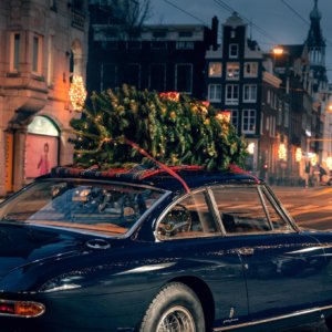 Real Art on Wheels | Ferrari 330 GT 2+2 Christmas Ferrari