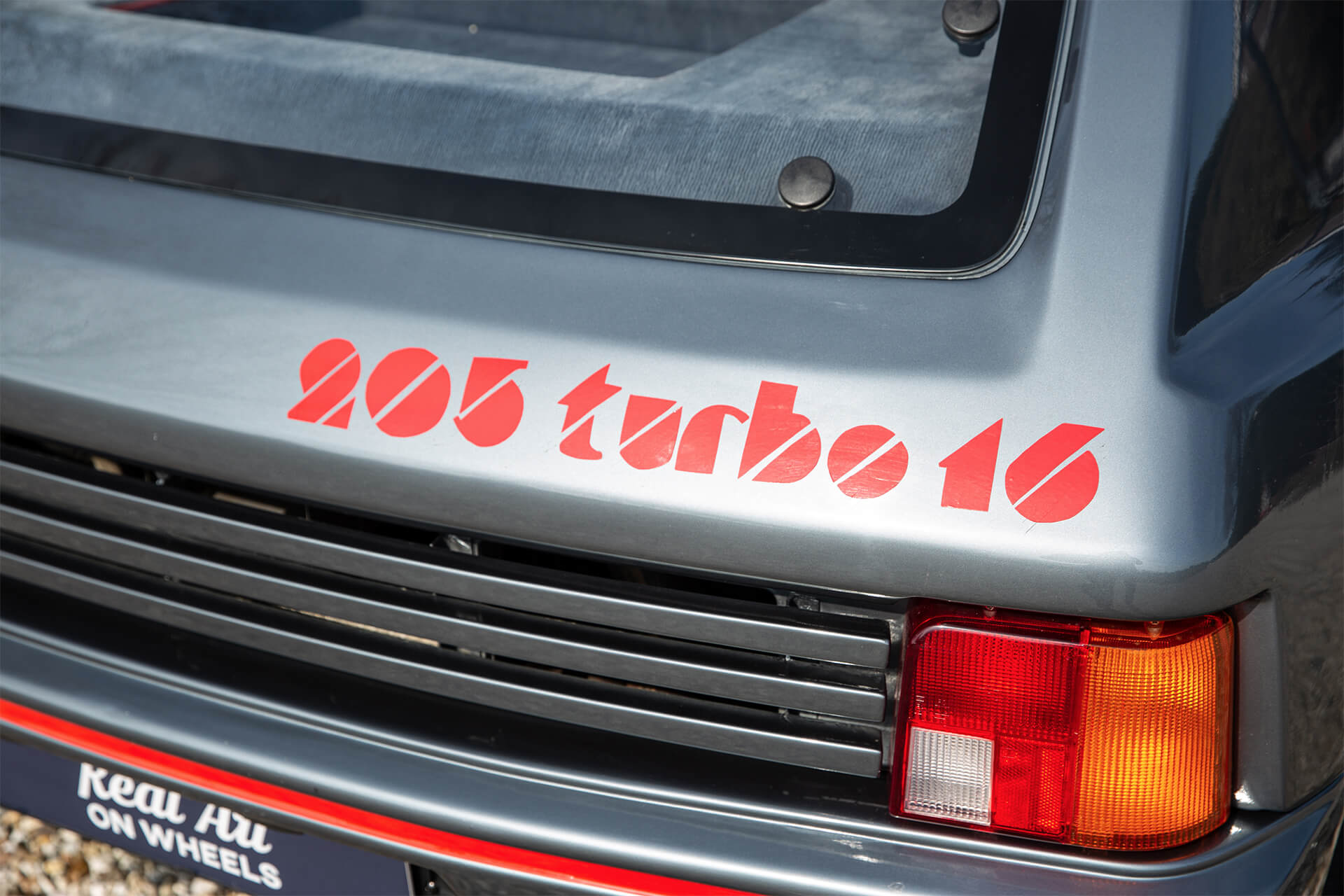 0000s_0025_RAOW-Peugeot-205-Turbo-8-1