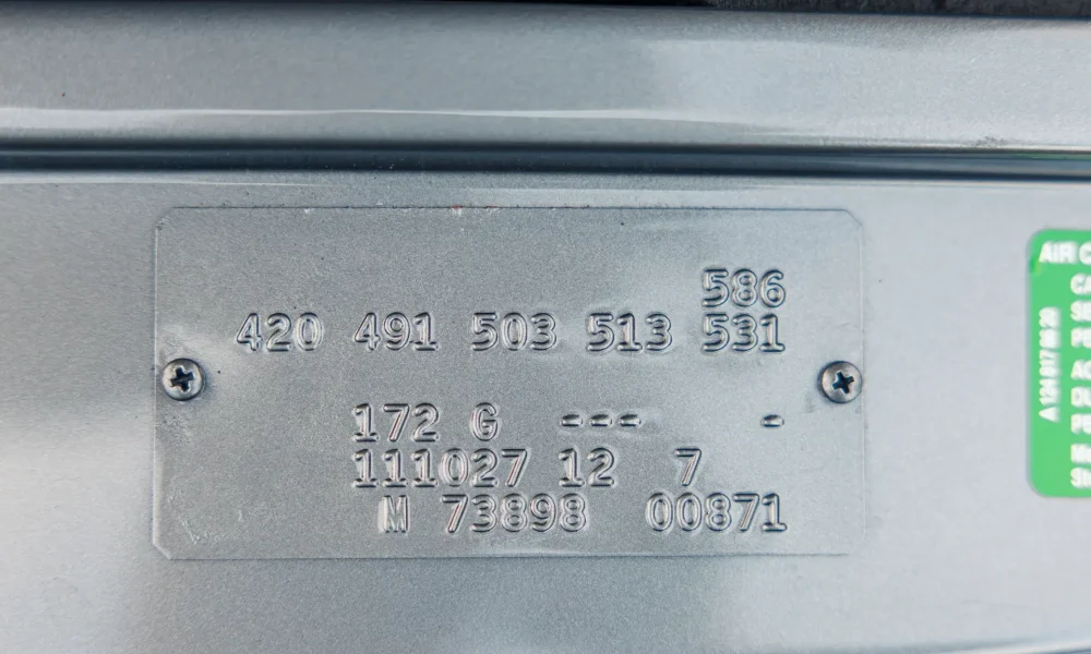 10073