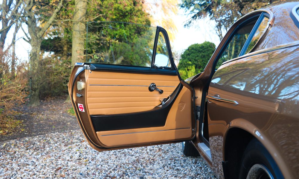 11-RAOW-Volvo-P-1800