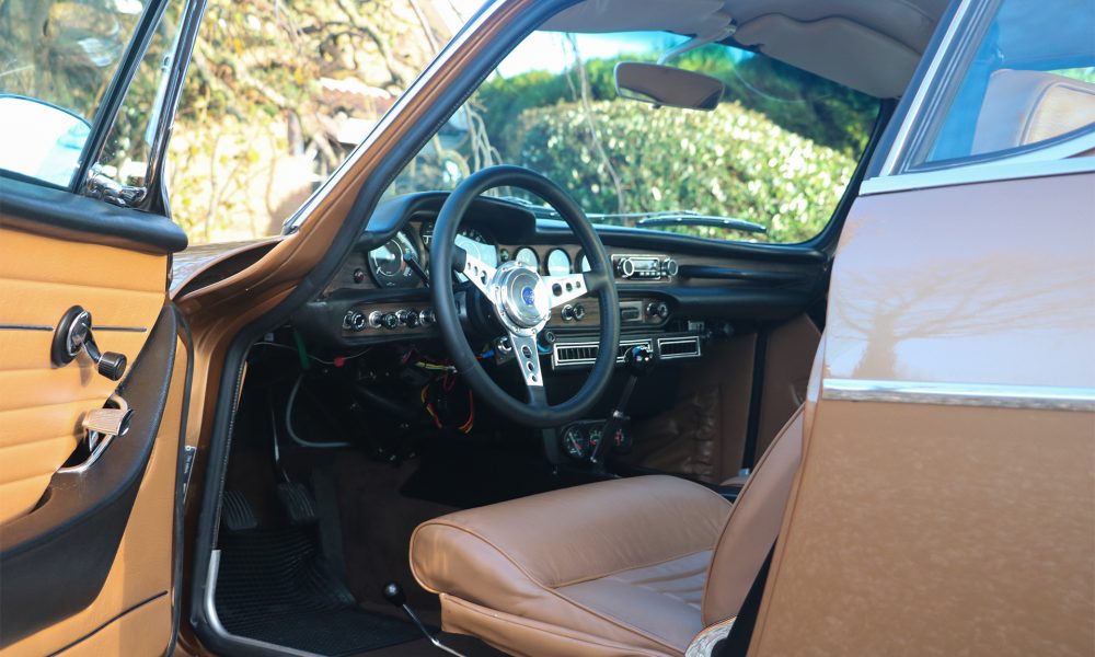 12-RAOW-Volvo-P-1800