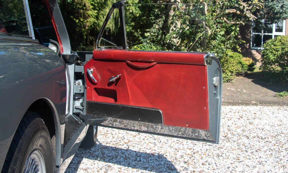 14-RAOW-Aston-Martin-DB2