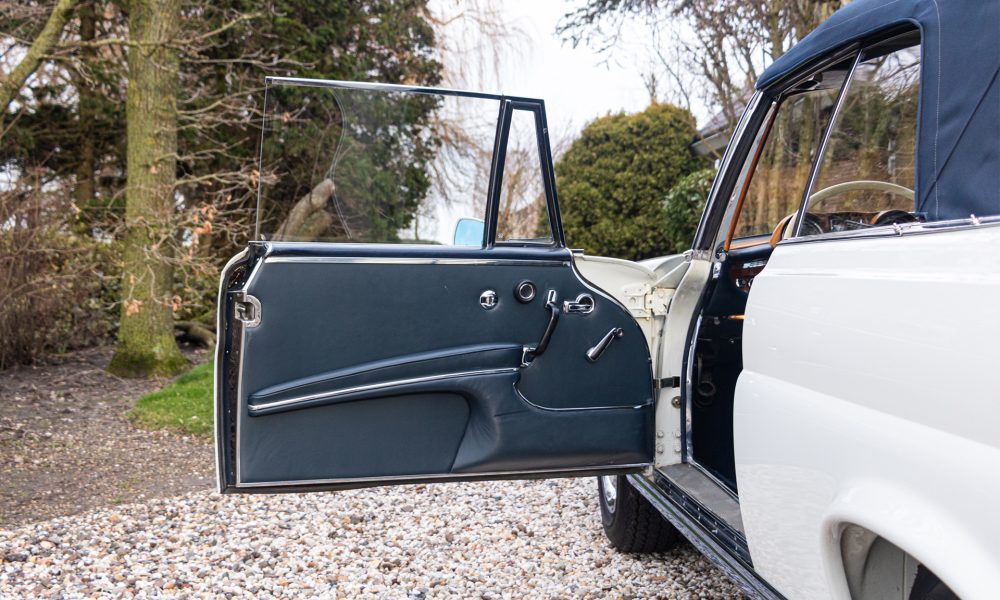 17-RAOW-Mercedes-250-SE-Automatic