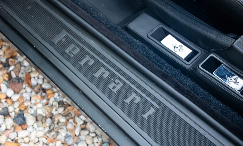 18-RAOW-Ferrari-Testarosssa-Grigio