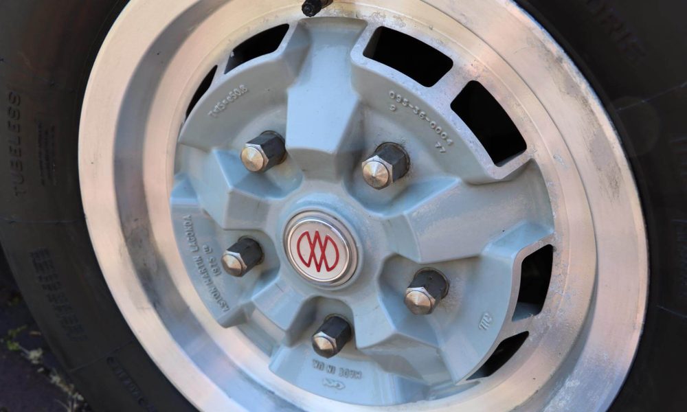 1978-aston-martin-v8-11