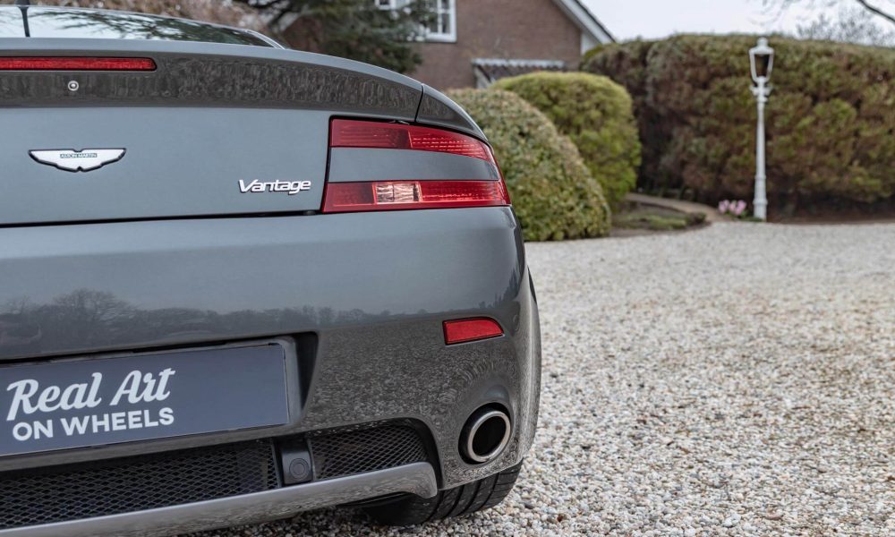 2006-aston-martin-v8-vantage-13