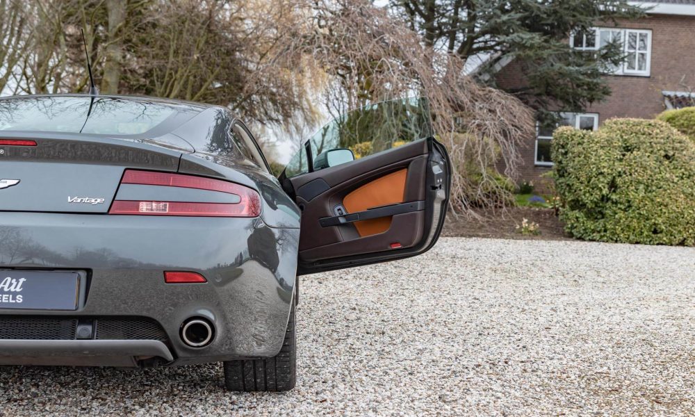 2006-aston-martin-v8-vantage-15