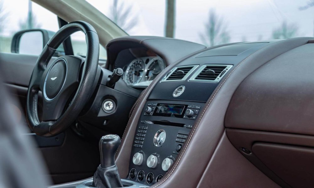 2006-aston-martin-v8-vantage-17