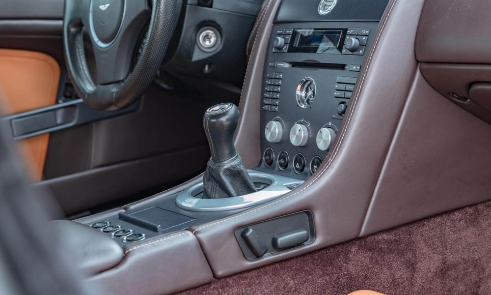 2006-aston-martin-v8-vantage-18