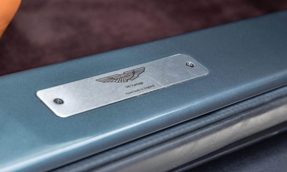 2006-aston-martin-v8-vantage-21