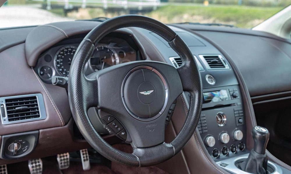 2006-aston-martin-v8-vantage-24