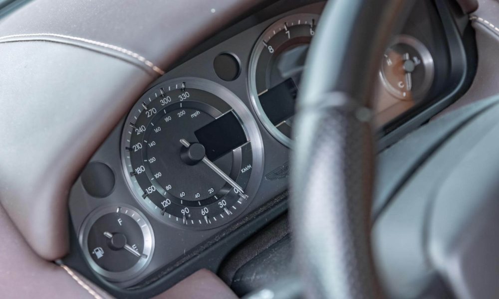 2006-aston-martin-v8-vantage-27