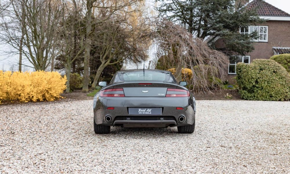 2006-aston-martin-v8-vantage-33