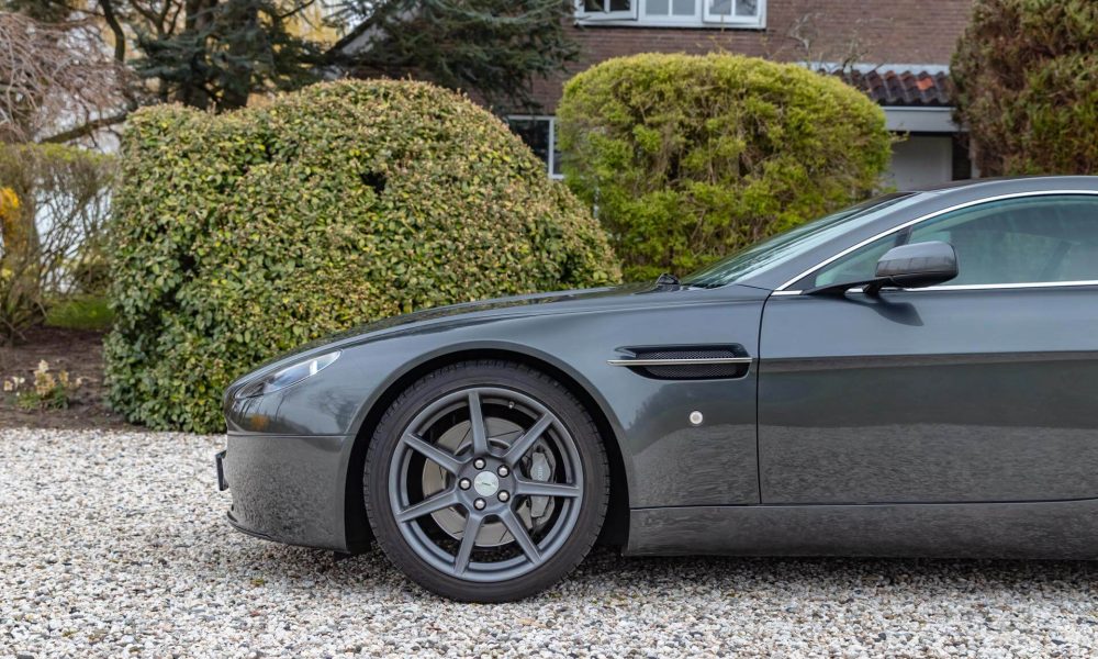 2006-aston-martin-v8-vantage-6