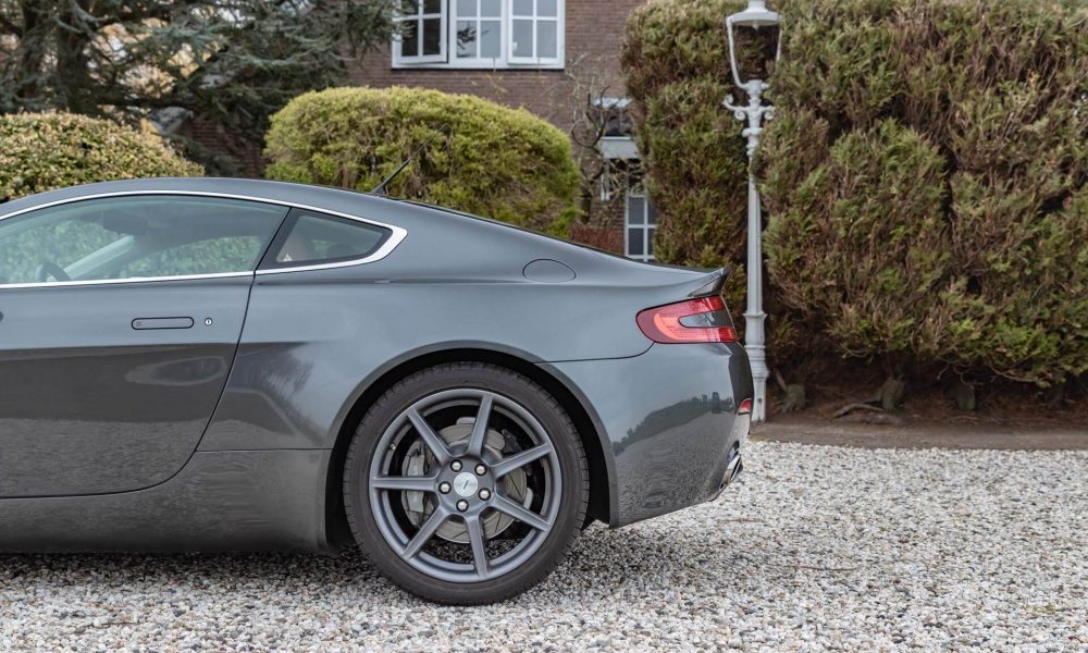2006-aston-martin-v8-vantage-7