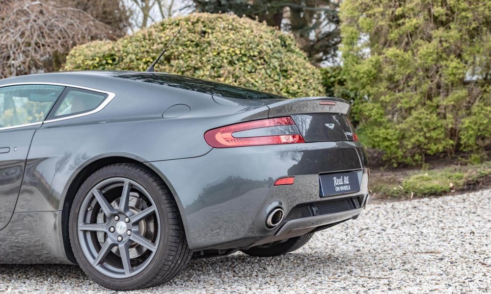 2006-aston-martin-v8-vantage-9