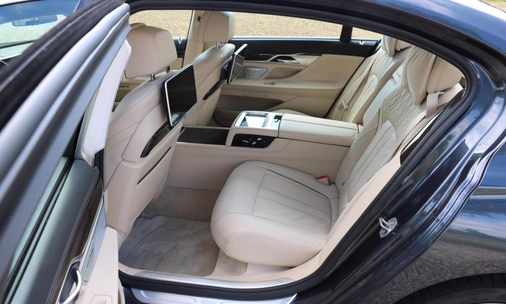 2015-bmw-750-il-19