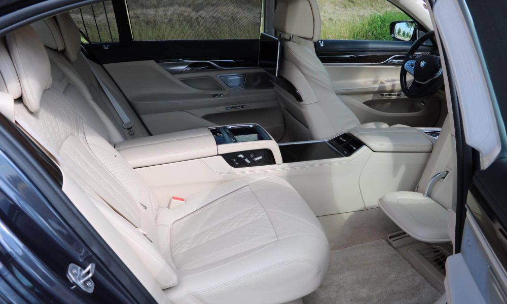 2015-bmw-750-il-26