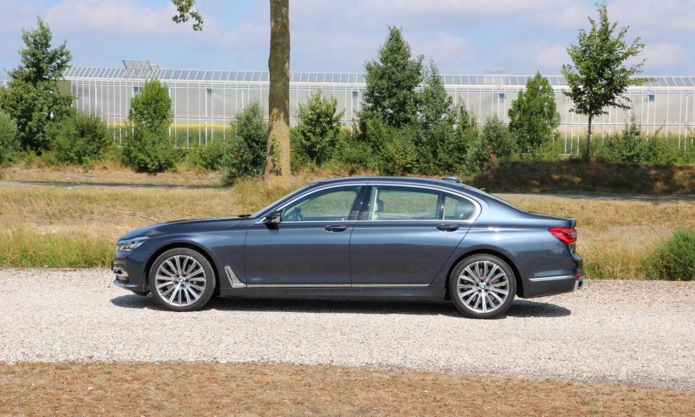 2015-bmw-750-il-4