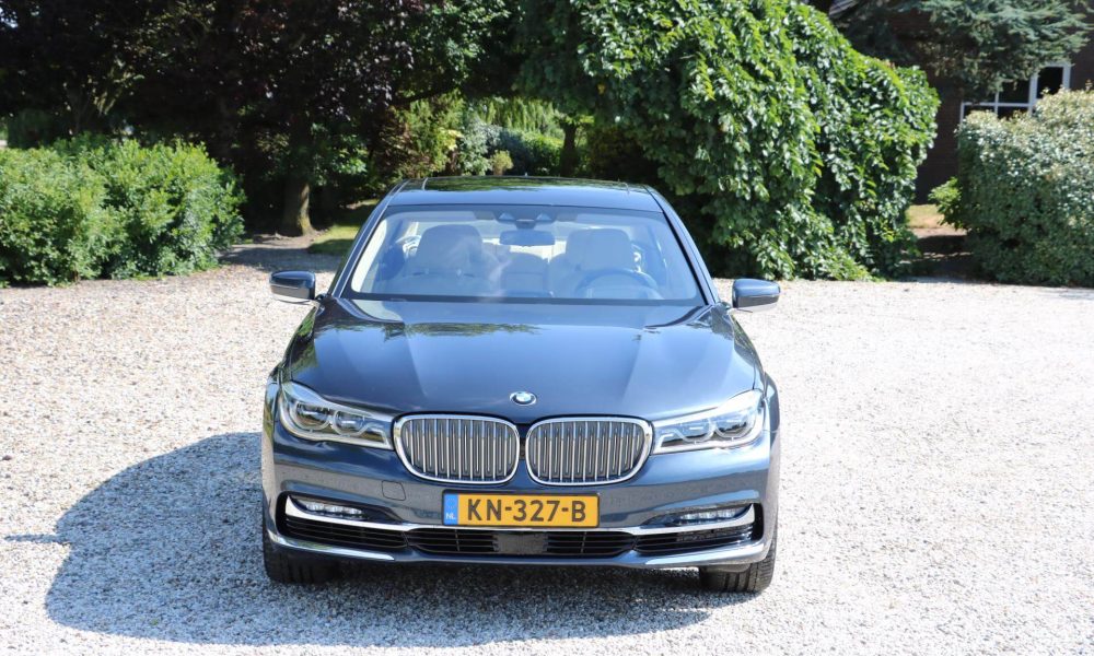 2015-bmw-750-il-54