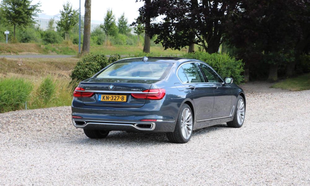 2015-bmw-750-il-9