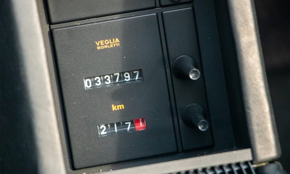 21-RAOW-Ferrari-Testarosssa-Grigio