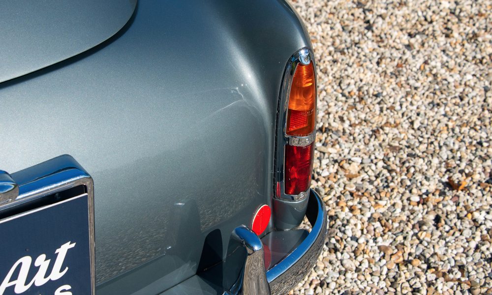 22-RAOW-Aston-Martin-DB2