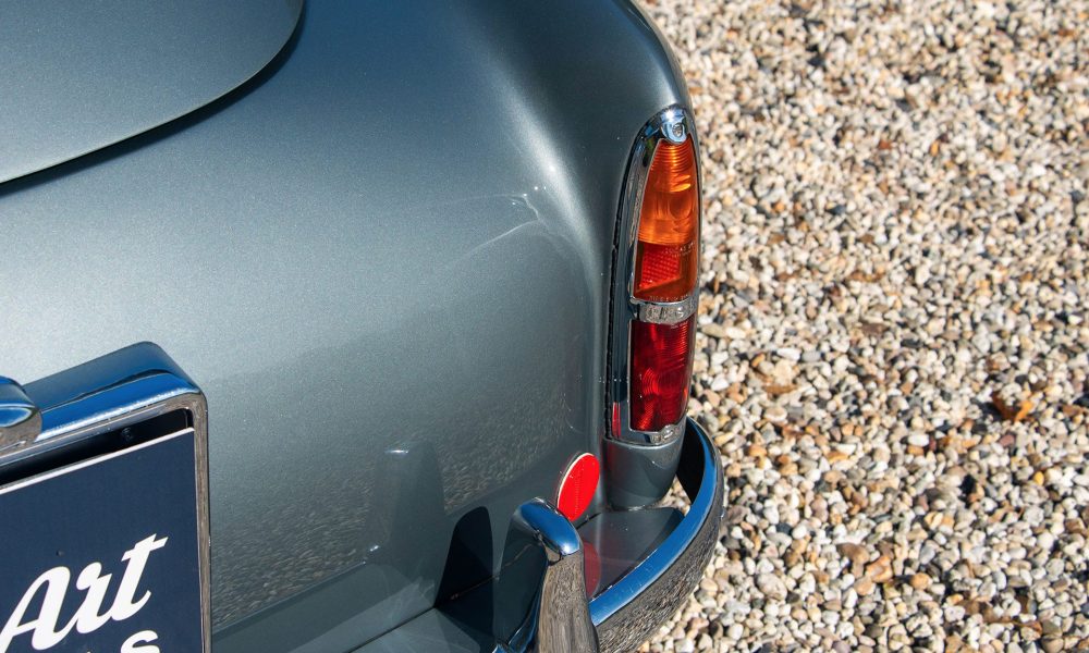 22-RAOW-Aston-Martin-DB2