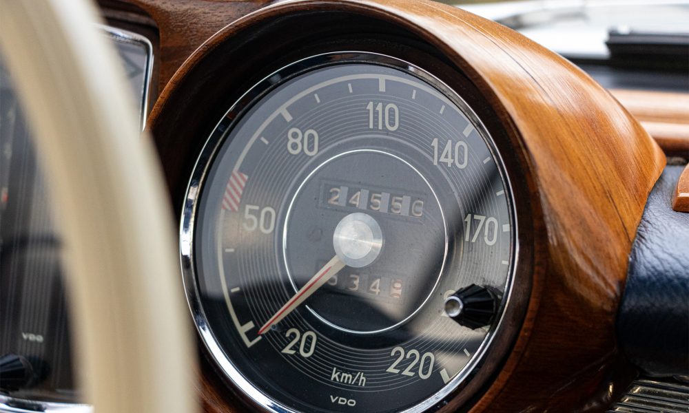 22-RAOW-Mercedes-250-SE-Automatic