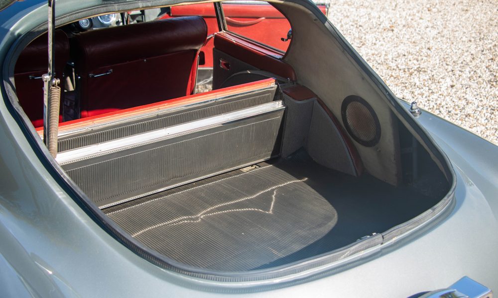 23-RAOW-Aston-Martin-DB2