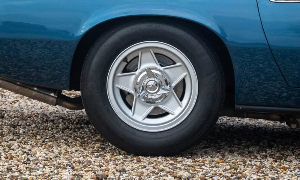 23-RAOW-Ferrari-365-GTC-4