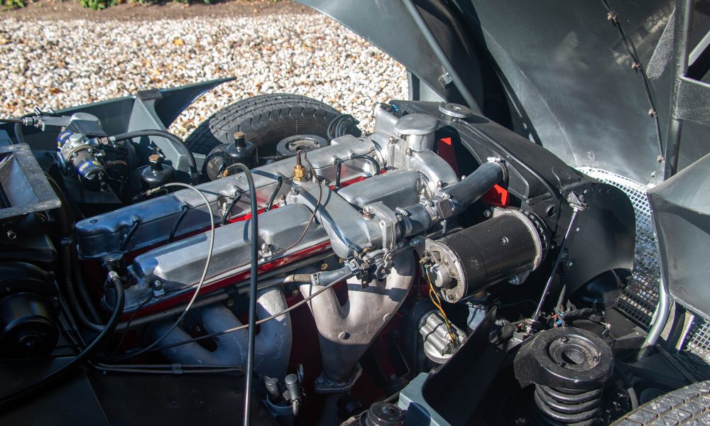 24-RAOW-Aston-Martin-DB2