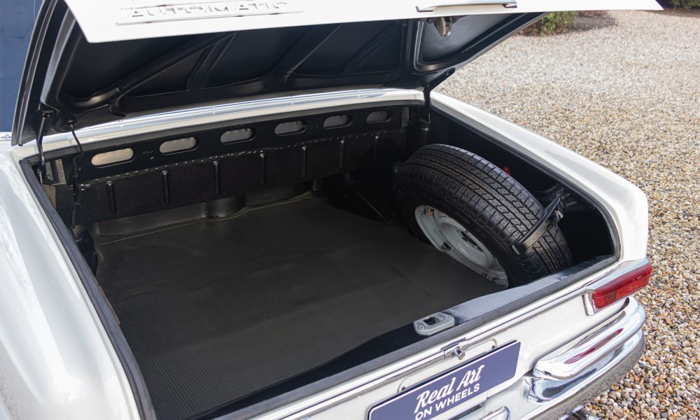 30-RAOW-Mercedes-250-SE-Automatic