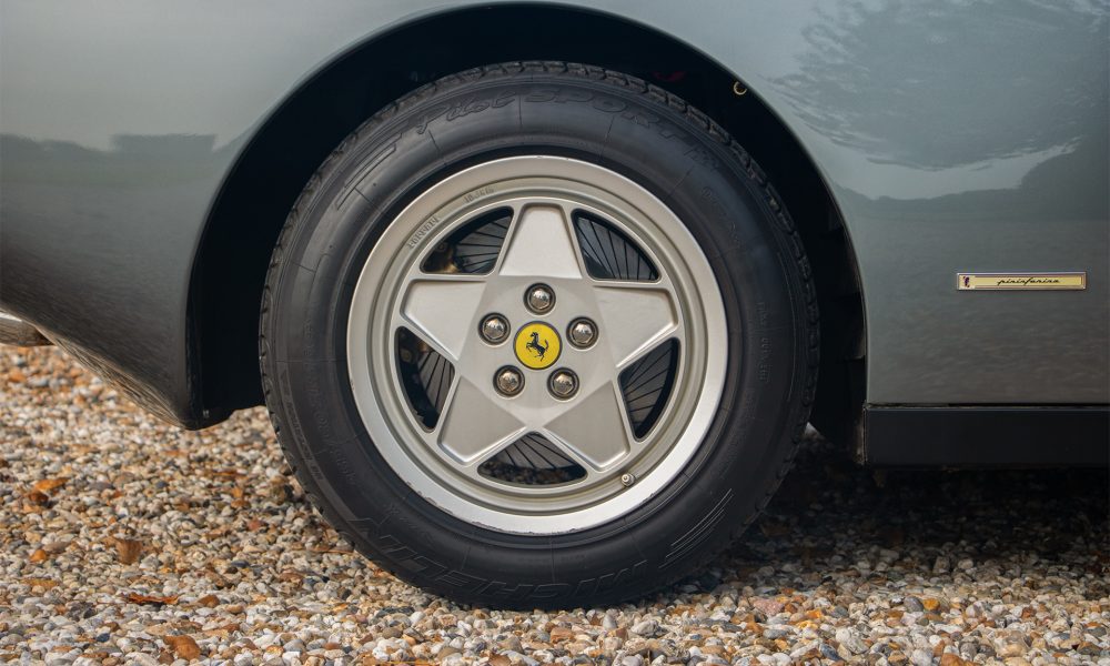 31-RAOW-Ferrari-Testarosssa-Grigio