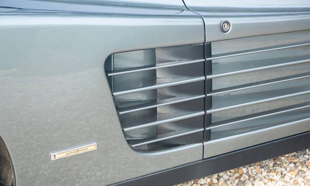 33-RAOW-Ferrari-Testarosssa-Grigio