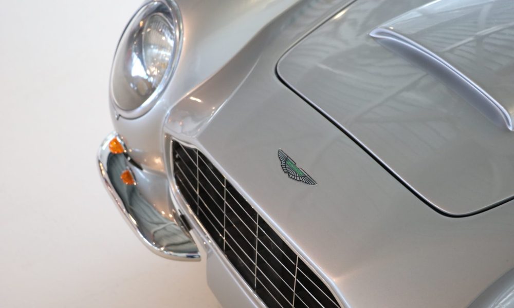 5-aston-martin-james-bond-silver-birch-004