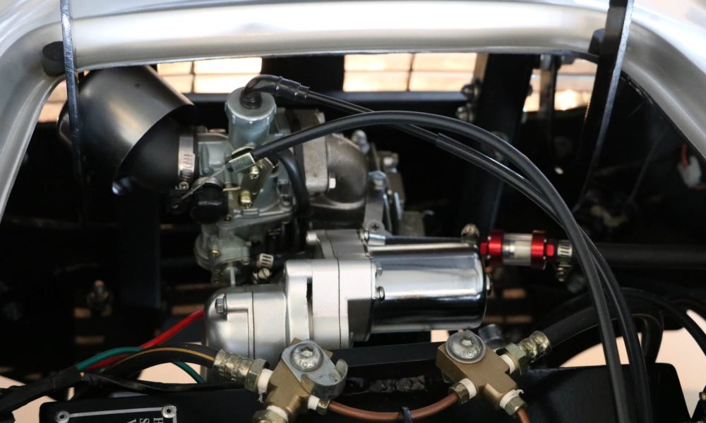 5-aston-martin-james-bond-silver-birch-008