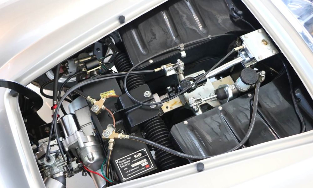 5-aston-martin-james-bond-silver-birch-009