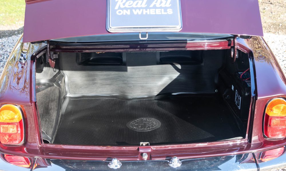 RAOW-Alfa-Romeo-2600-Bordeaux_0000s_0011_RAOW-Alfa-Romeo-2600-23