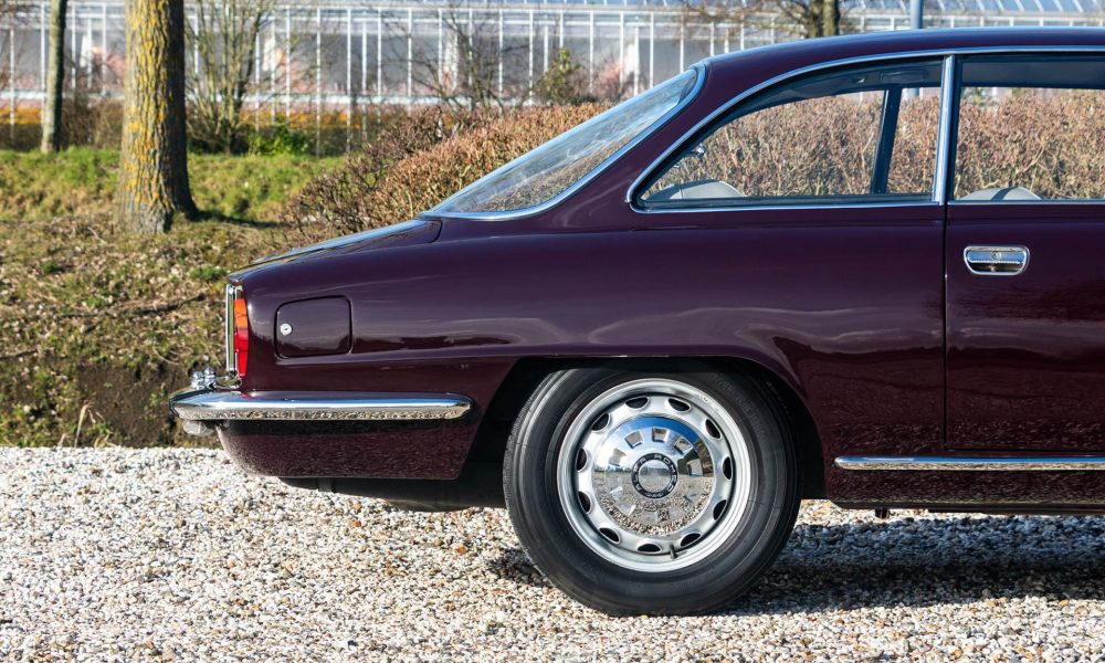 RAOW-Alfa-Romeo-2600-Bordeaux_0000s_0012_RAOW-Alfa-Romeo-2600-22