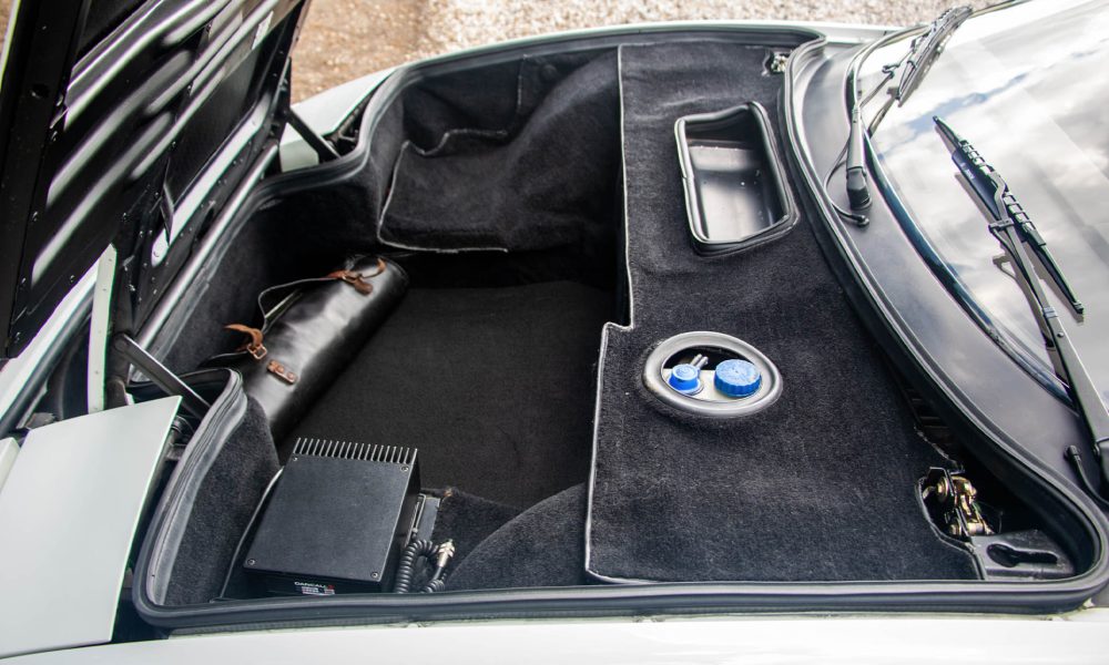 RAOW-Ferrari-Testarossa-White_0007_Ferrari-testarossa-white-26