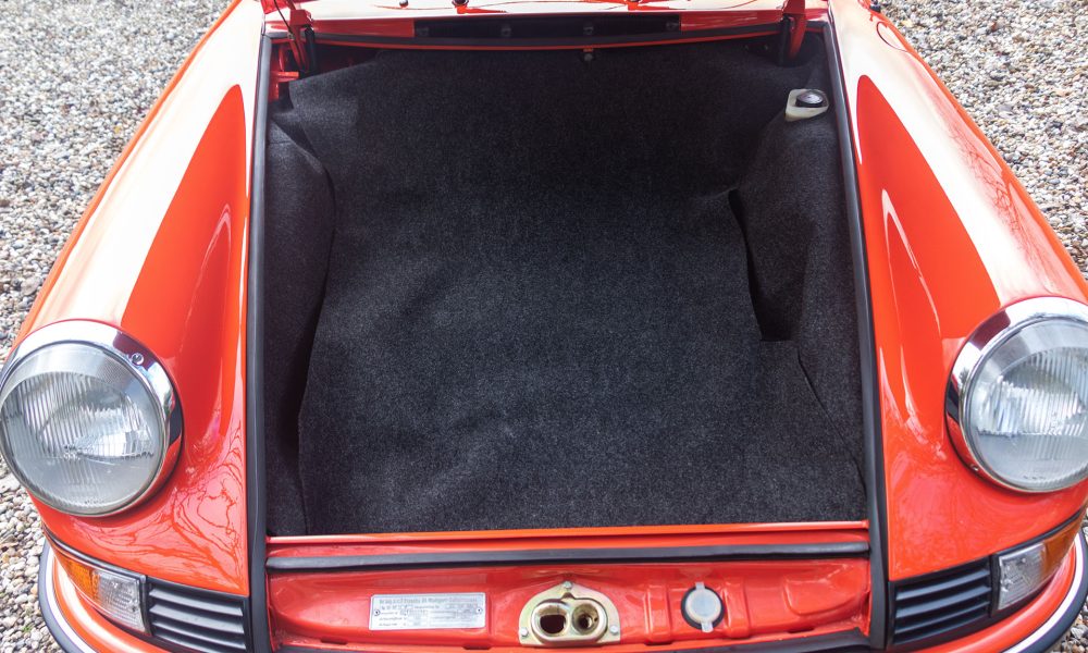 RAOW-Porsche-Carrera-Red_0000s_0010_Porsche-Carrera-Red-18