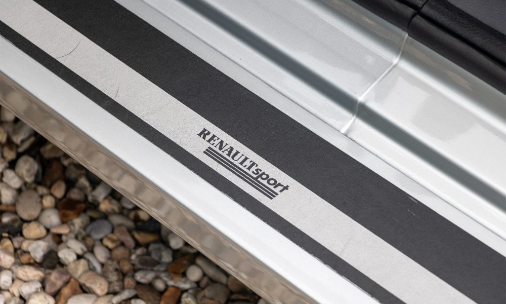 Renault-Clio-Sport-V6_0000s_0008_Renault-Clio-Sport-V6-bewerkt-20
