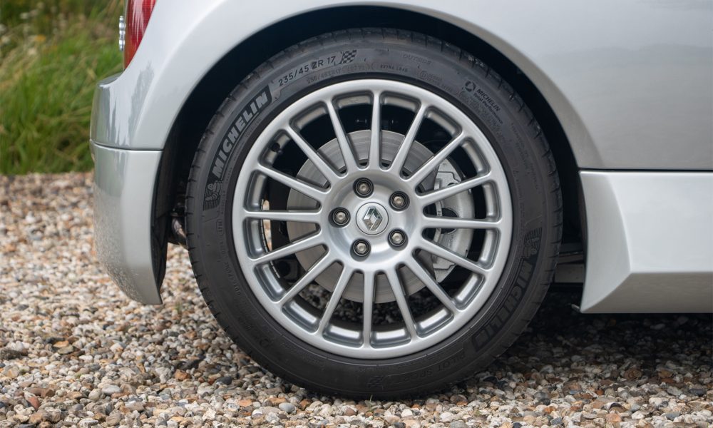 Renault-Clio-Sport-V6_0000s_0009_Renault-Clio-Sport-V6-bewerkt-19