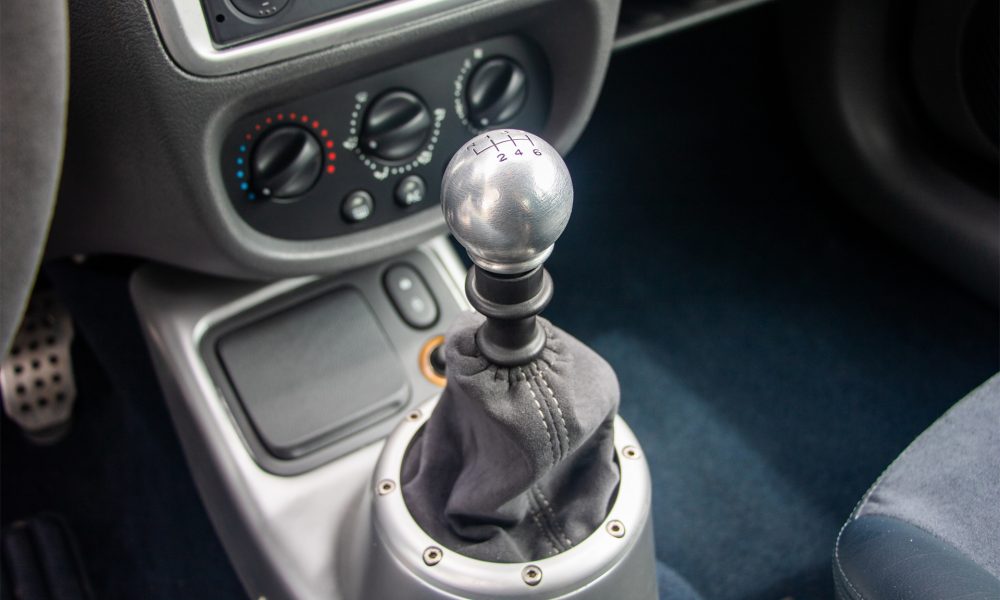 Renault-Clio-Sport-V6_0000s_0011_Renault-Clio-Sport-V6-bewerkt-17