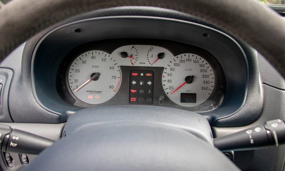 Renault-Clio-Sport-V6_0000s_0013_Renault-Clio-Sport-V6-bewerkt-15